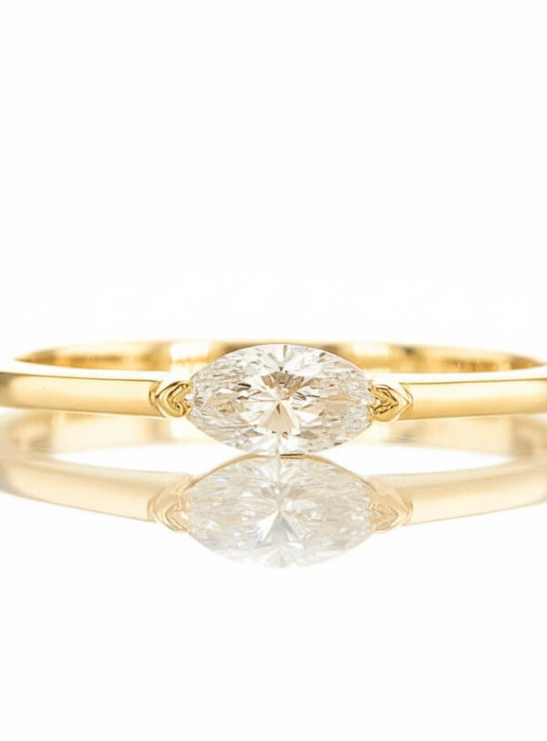 Doris ring - yellow gold