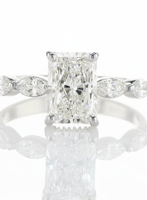 Radis ring - white gold